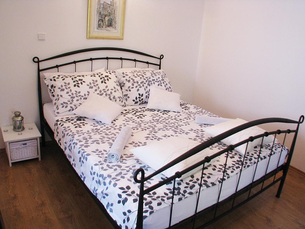 Apartment Noa Kaštel Kambelovac Habitación foto