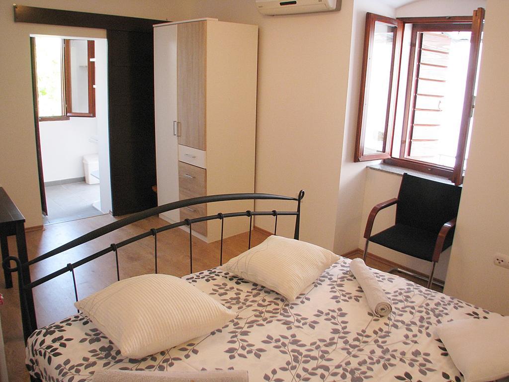 Apartment Noa Kaštel Kambelovac Habitación foto